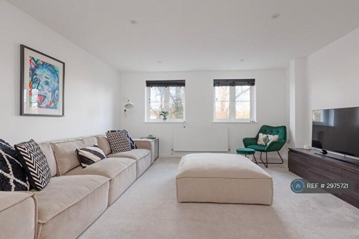 4 Bedroom Semi-Detached House To Rent In Highgrove Mews, Bournemouth, BH4