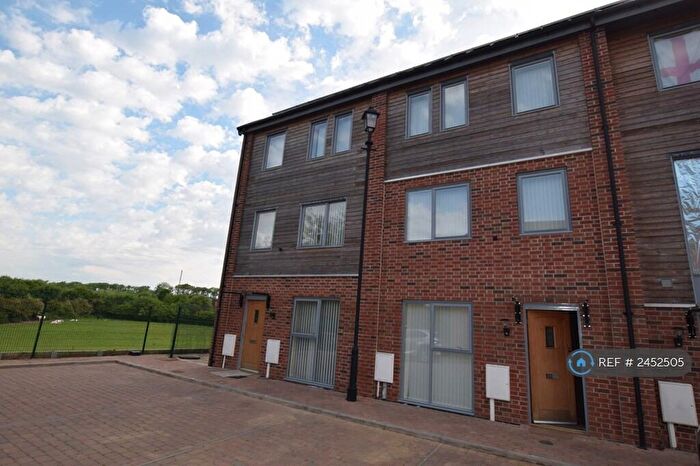 4 Bedroom Terraced House To Rent In Sangha Close, Leicester, LE3