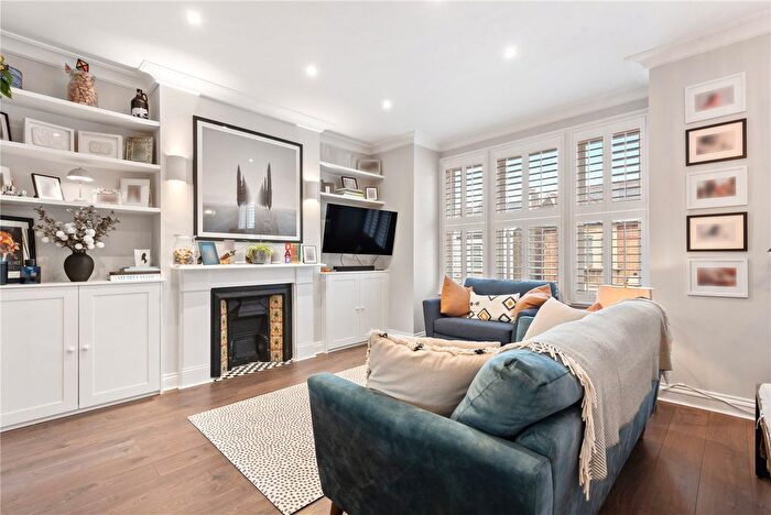 4 Bedroom Maisonette For Sale In Rowfant Road, London, SW17