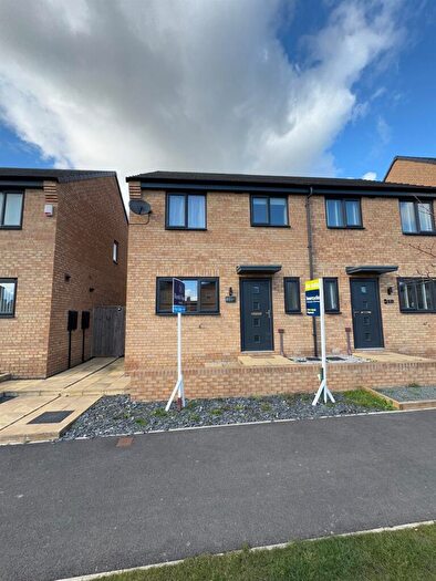 3 Bedroom Semi-Detached House For Sale In Richmond Lane, Kingswood, Hull, HU7