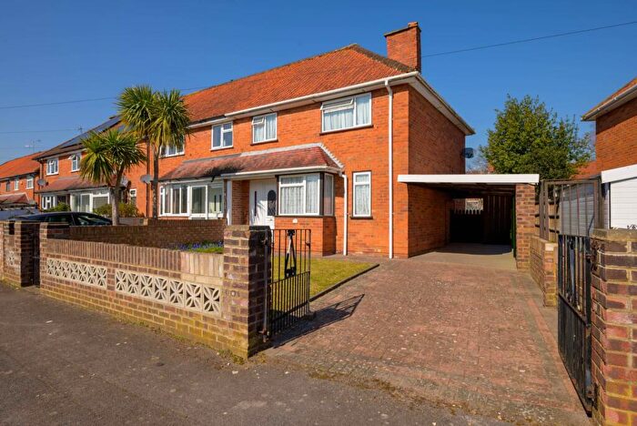 3 Bedroom End Of Terrace House For Sale In Anglefield Road, Caversham, RG4