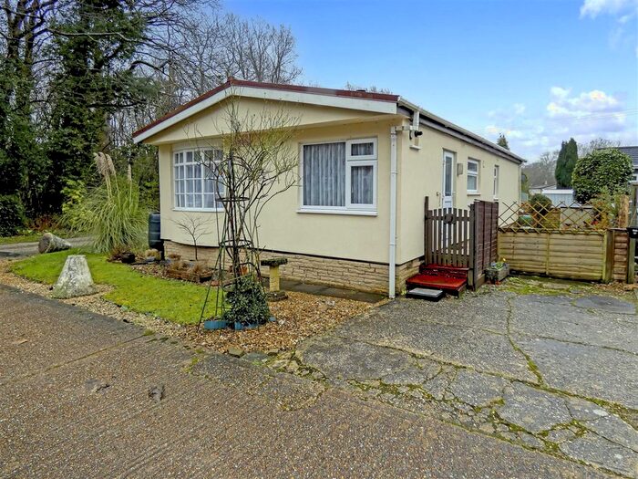 2 Bedroom Park Home For Sale In Havenwood, Arundel, BN18