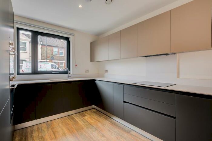 4 Bedroom Terraced House To Rent In Grafton Road, CR0