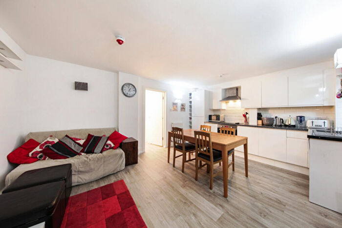 2 Bedroom Flat To Rent In Bell Street, Marylebone, NW1