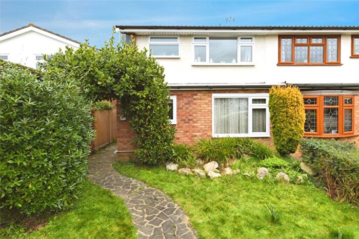 3 Bedroom Semi-Detached House For Sale In The Spinneys., Rayleigh, Essex, SS6