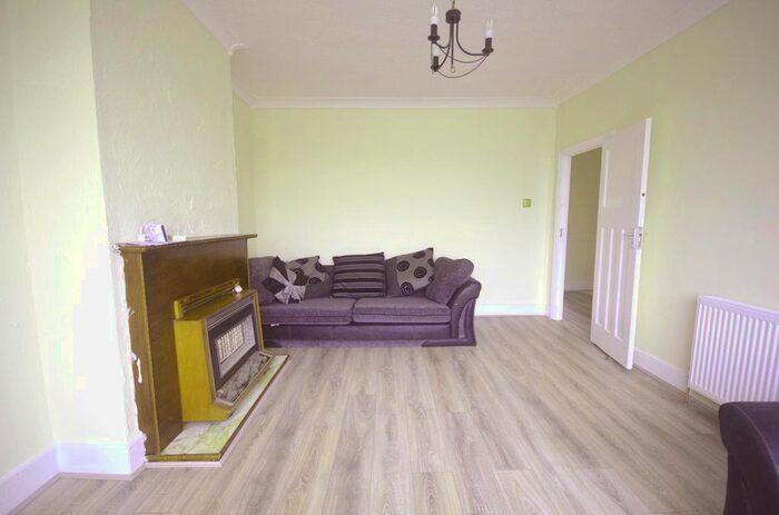 1 Bedroom Flat To Rent In Eastern Avenue, IG4