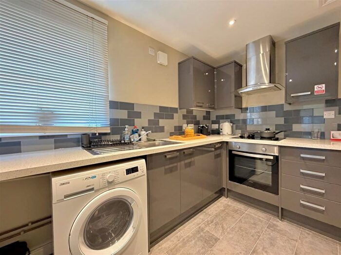 1 Bedroom Flat To Rent In Selsdon Road, South Croydon, CR2
