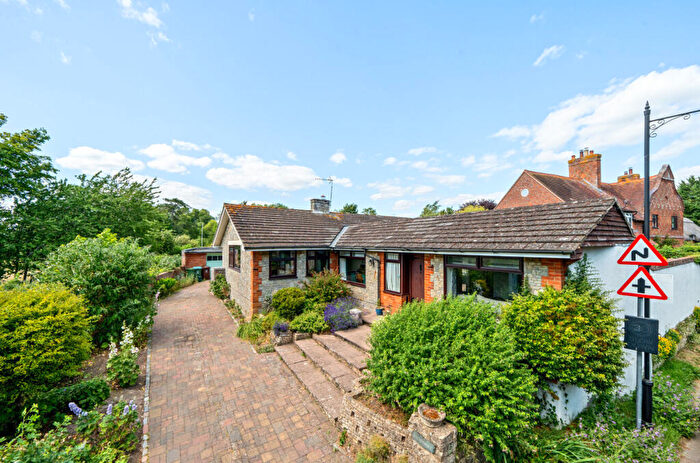 4 Bedroom Bungalow For Sale In New Road, Weedon, Aylesbury, HP22