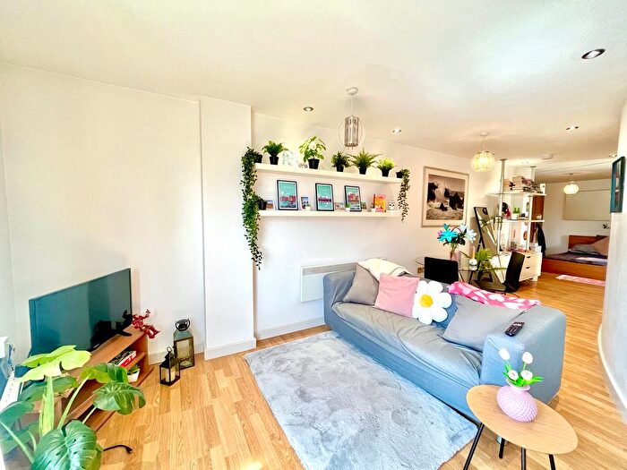 Studio To Rent In Baltic Quay, Gateshead, NE8