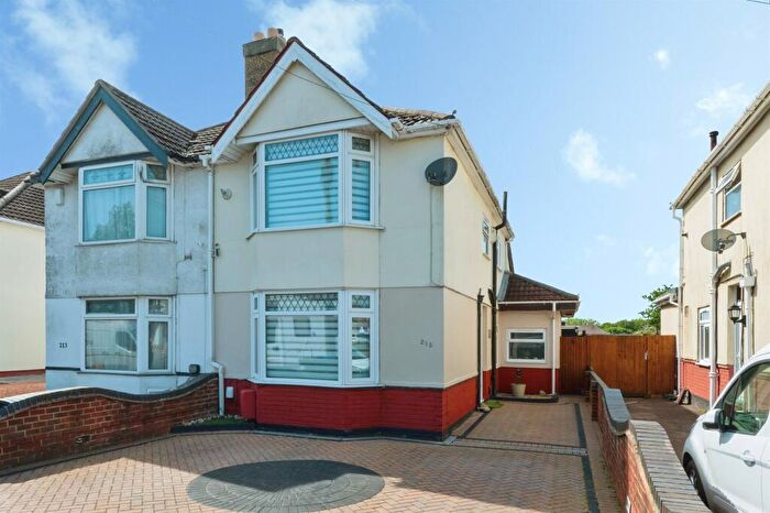3 Bedroom Semi Detached House For Sale In Butts Road, Southampton, SO19