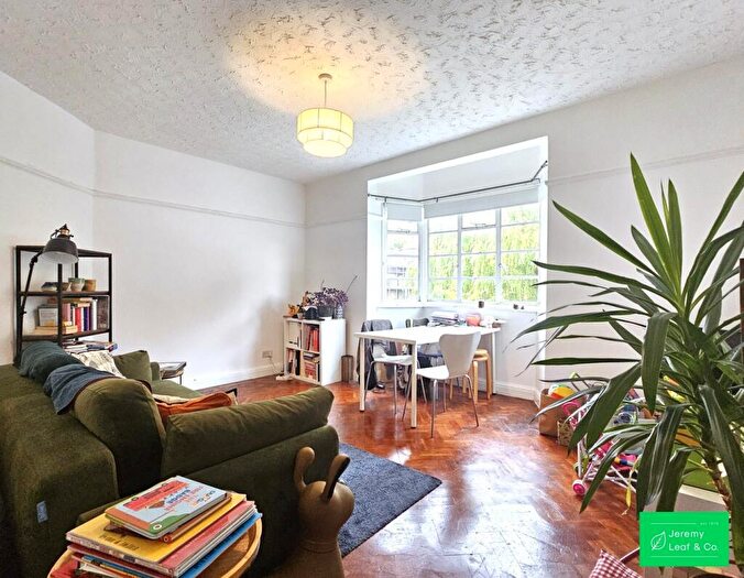 2 Bedroom Flat To Rent In Denison Close, London, East Finchley, N2