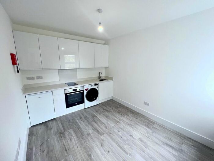Studio To Rent In Melfort Road, Thornton Heath, Surrey, CR7
