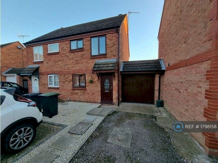 2 Bedroom Semi-Detached House To Rent In Bradfield Close, Rushden, NN10