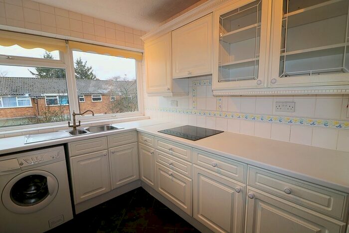 2 Bedroom Flat To Rent In Barton Meadows, Ilford, Essex, IG6