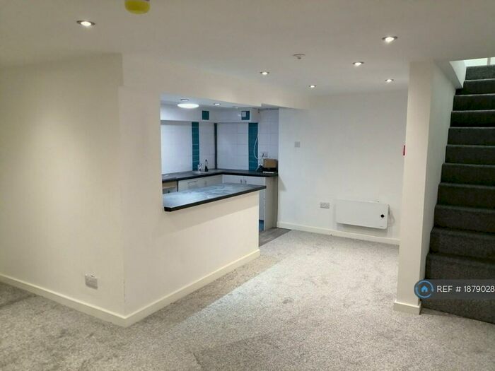 1 Bedroom Flat To Rent In Windsor Road, Neath, SA11