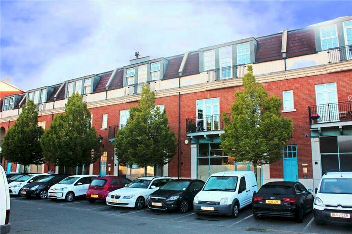 2 Bedroom Flat To Rent In Park View House, Main Street, Dickens Heath, Shirley, B90