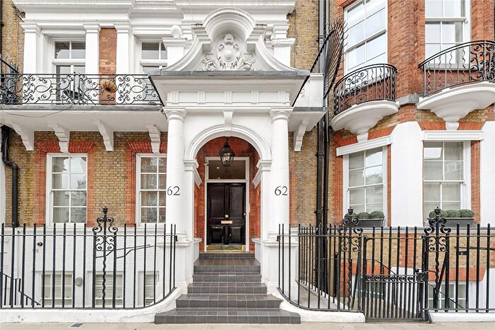 2 Bedroom Flat For Sale In Pont Street, London, SW1X