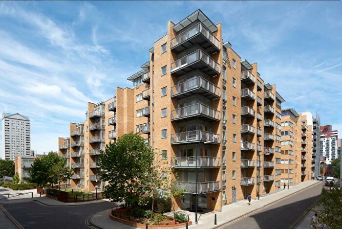 2 Bedroom Flat To Rent In Gainsborough House, Cassilis Road, Canary Wharf, London, E14