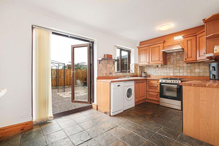 3 Bedroom Detached House For Sale In Hall View Road, Rossington, DN11