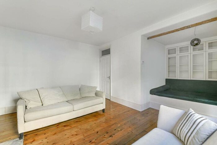 2 Bedroom Flat To Rent In Wilmot Street, Bethnal Green, London, E2