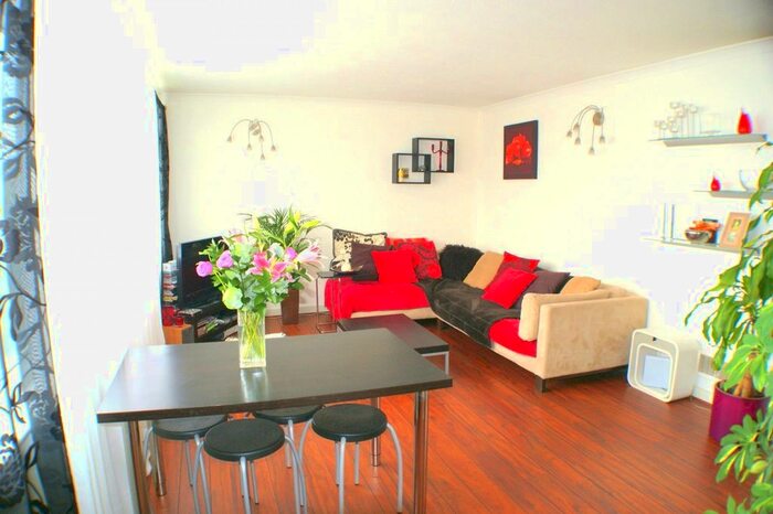 2 Bedroom Parking/garage To Rent In Athlone Square, Ward Royal, Windsor, Berkshire, SL4