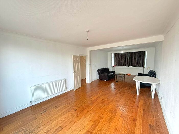 5 Bedroom Semi Detached House To Rent In Springwell Road, Heston, TW5