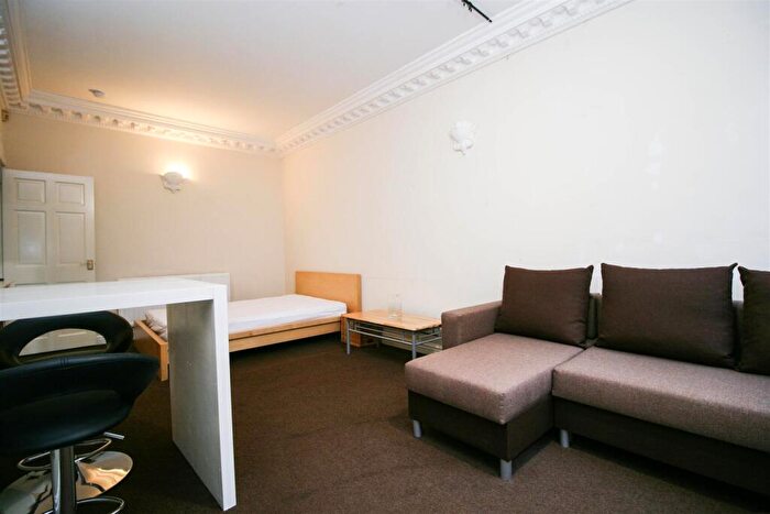 Studio To Rent In St Pauls Mews, St Pauls Square, B3