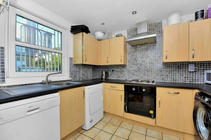 4 Bedroom Semi-Detached House To Rent In Walton Close, London, SW8