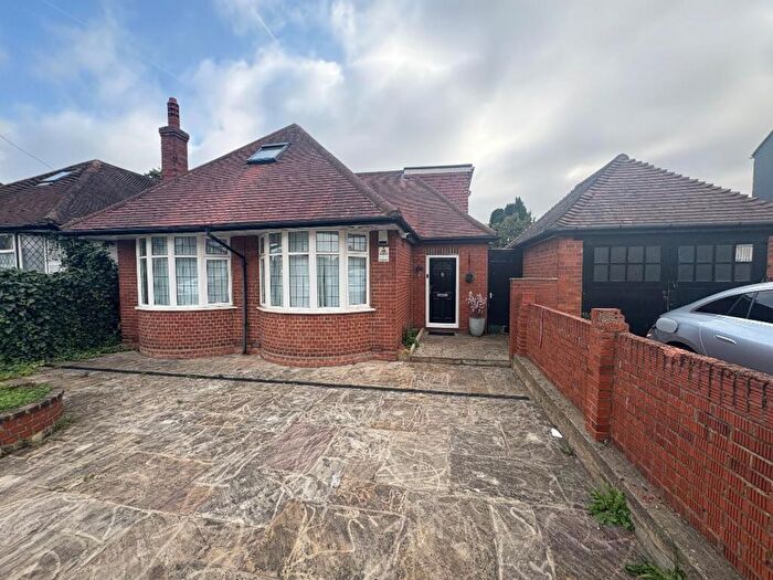 5 Bedroom Detached Bungalow For Sale In Waller Avenue, Luton, LU4