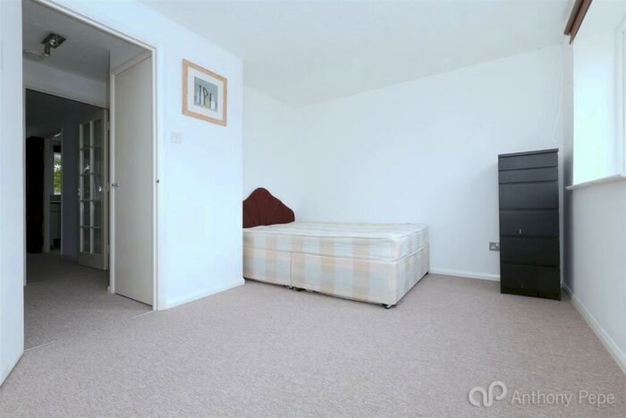 1 Bedroom Flat To Rent In Cherry Blossom Close, Palmers Green, London, N13