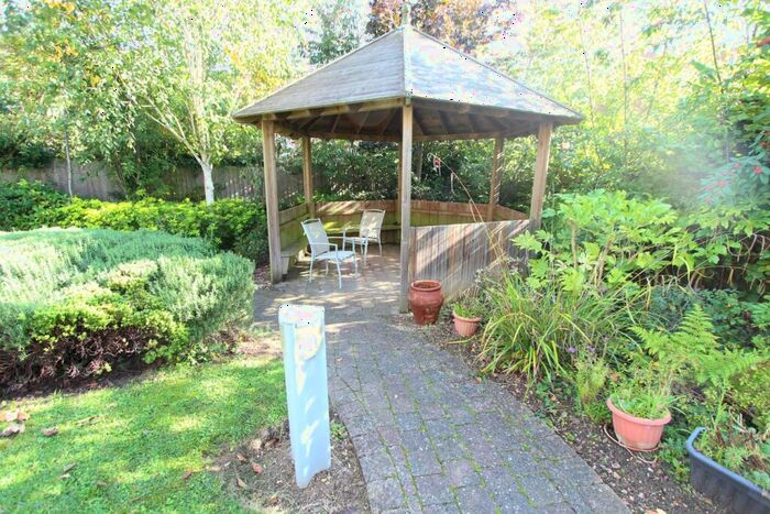 2 Bedroom Flat For Sale In Conduit Road, Bedford, MK40