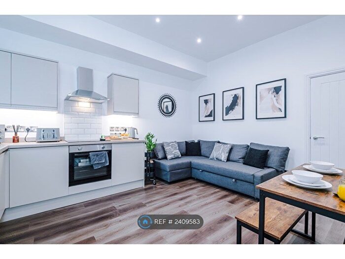 2 Bedroom Flat To Rent In Grimshaw Lane, Manchester, M40