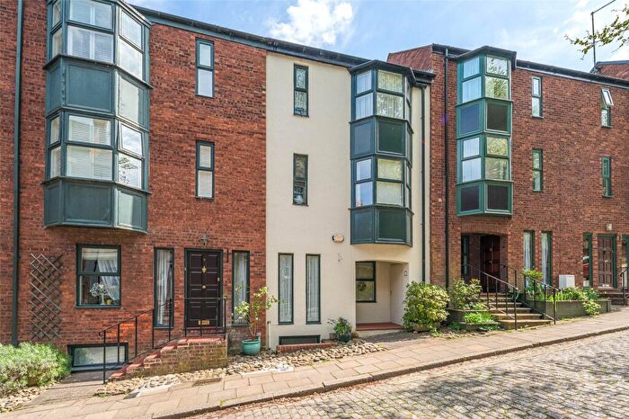 5 Bedroom Terraced House For Sale In Dunelm Court, Durham, DH1