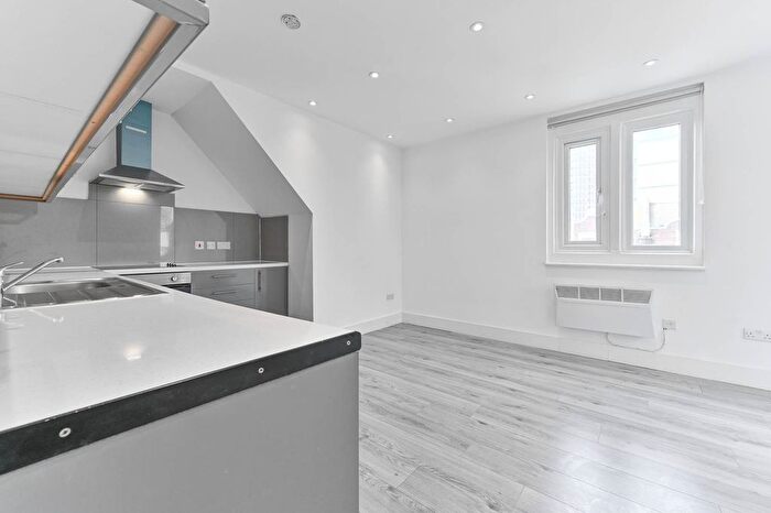 3 Bedroom Flat To Rent In Robert Street, Croydon, CR0