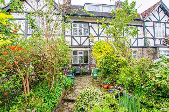 4 Bedroom Terraced House For Sale In Belle Vue Avenue, Oakwood, Leeds, LS8