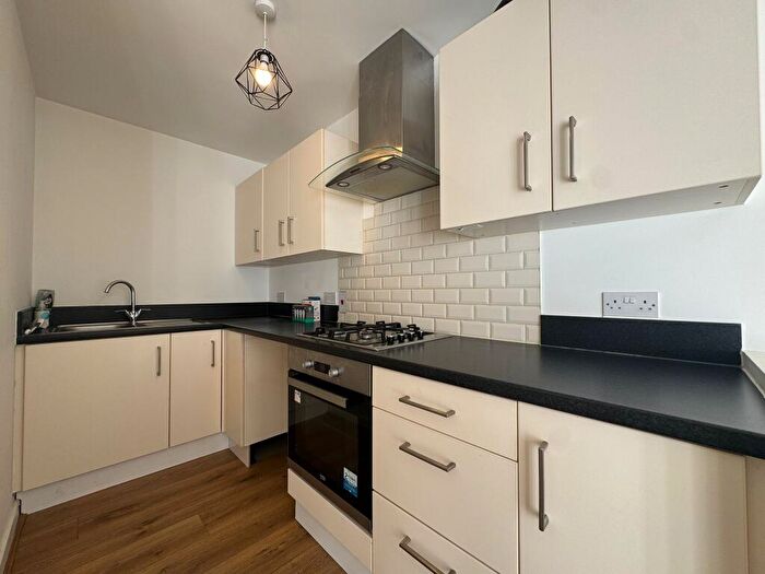 2 Bedroom Flat To Rent In Grove Road East, Christchurch, BH23