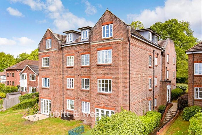 1 Bedroom Apartment For Sale In Gatton Park Road, Redhill, Surrey, RH1