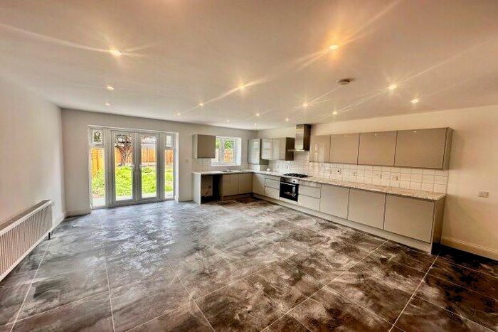 4 Bedroom Property To Rent In Kenwood Gardens, Ilford, IG2