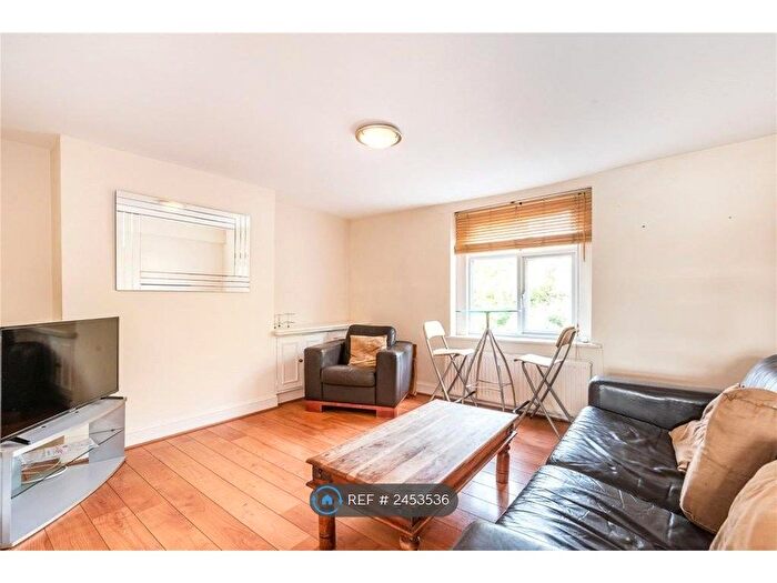 3 Bedroom Flat To Rent In Balham High Road, London, SW12