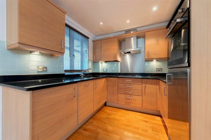 2 Bedroom Flat To Rent In Heath Road, Weybridge, KT13