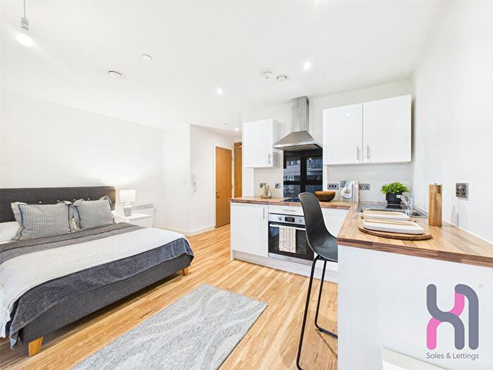 Flat To Rent In Manchester Waters, Pomona Strand, Old Trafford, M16