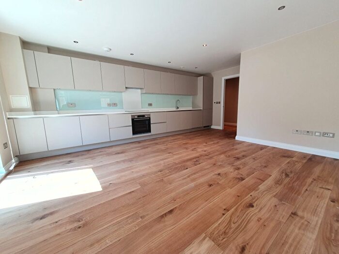 3 Bedroom Flat To Rent In Holloway Road, Islington, N19