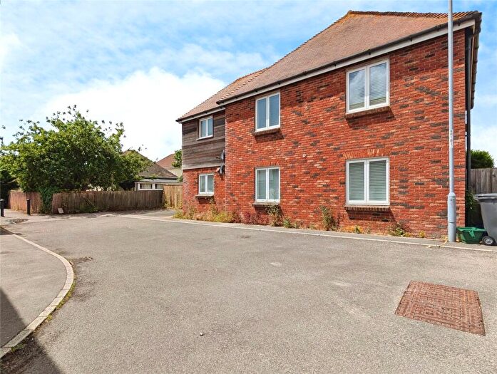 2 Bedroom Flat For Sale In Roberts Way, Upton, Poole, Dorset, BH16