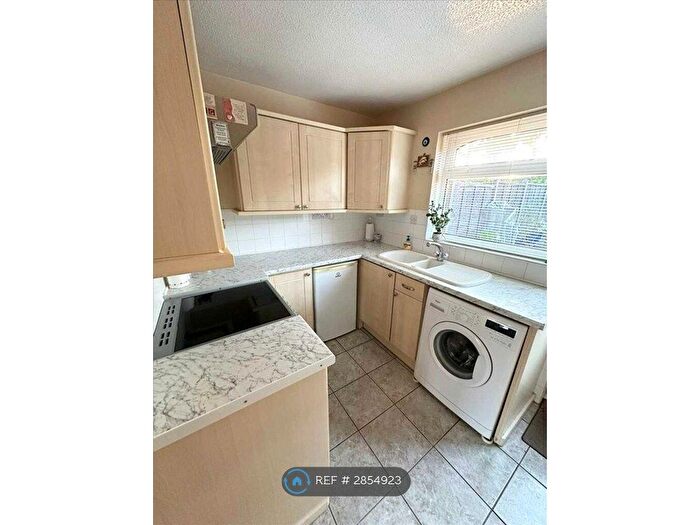 3 Bedroom Semi-detached House To Rent In Thresher Grove, Milton Keynes, MK12