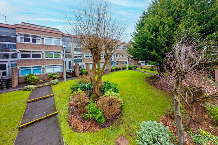 2 Bedroom Apartment For Sale In Lethington Avenue, Shawlands, G41