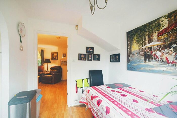 3 Bedroom End Of Terrace House For Sale In Hudson Way, Swindon, SN25