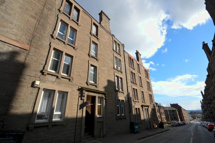 2 Bedroom Flat To Rent In Provost Road, Coldside, Dundee, DD3
