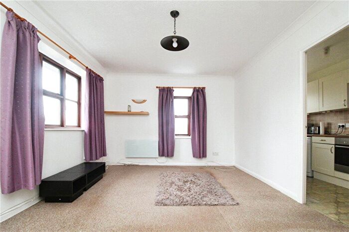 2 Bedroom Apartment To Rent In Kingston Gardens, Croydon, CR0