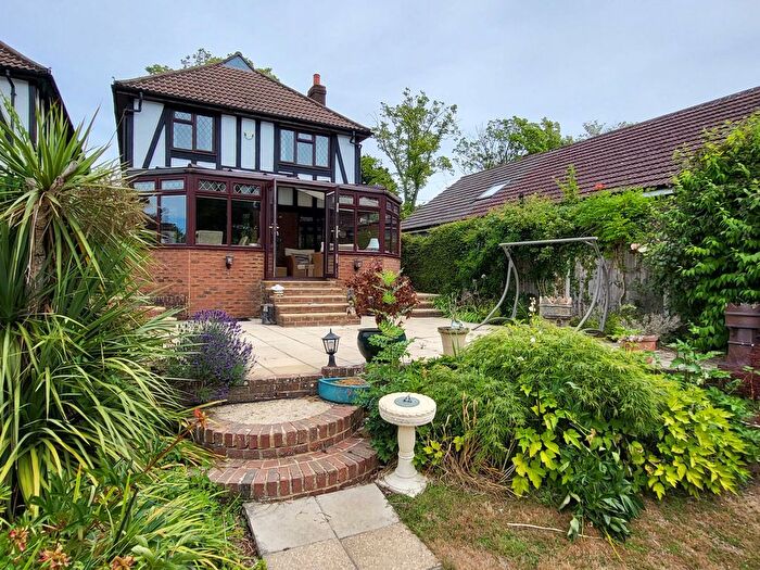 4 Bedroom Link Detached House For Sale In Sutherland Avenue, Biggin Hill, Westerham, Kent, TN16