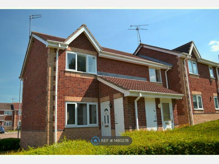 2 Bedroom Flat To Rent In Wordsworth Court, Oulton, Leeds, LS26